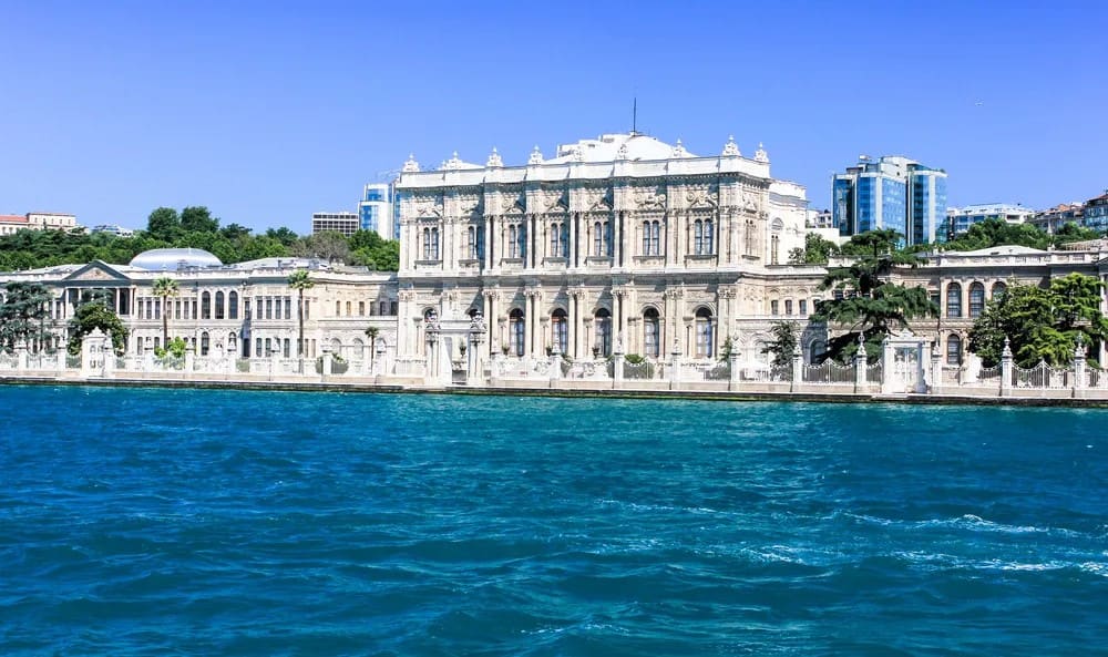 Dolmabahçe-Palast: Osmanische Pracht am Bosporus
